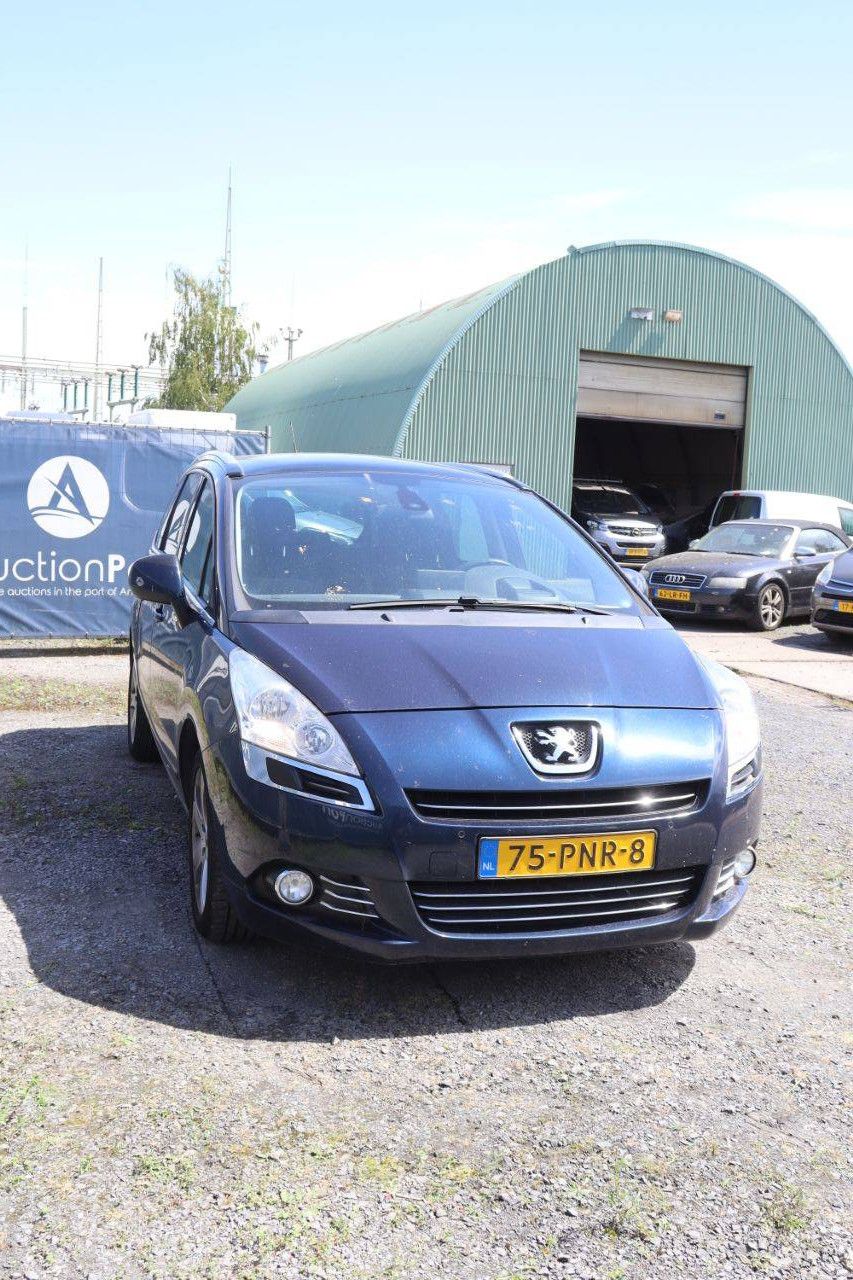 Peugeot 5008 Kombi, Benzin, 157 PS, Baujahr 2011