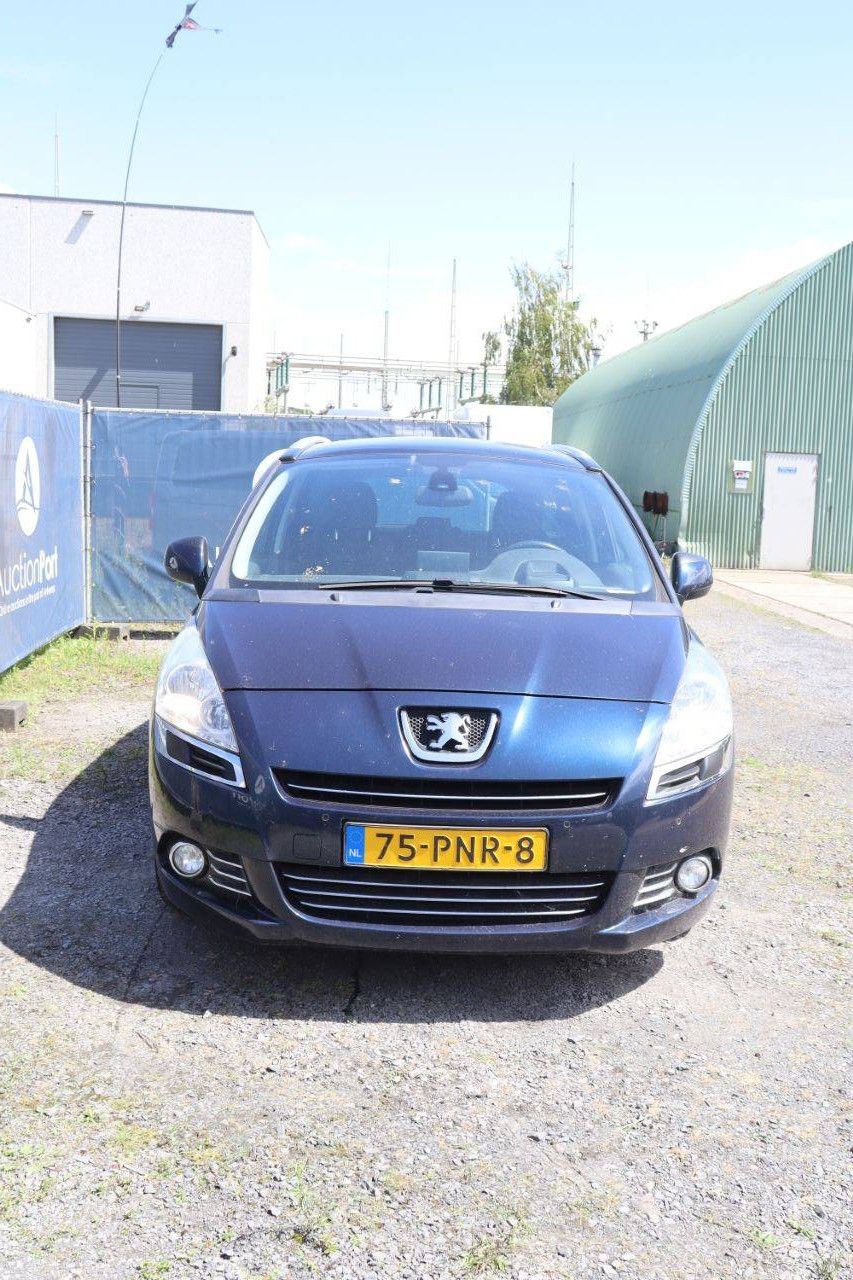 Peugeot 5008 Kombi, Benzin, 157 PS, Baujahr 2011