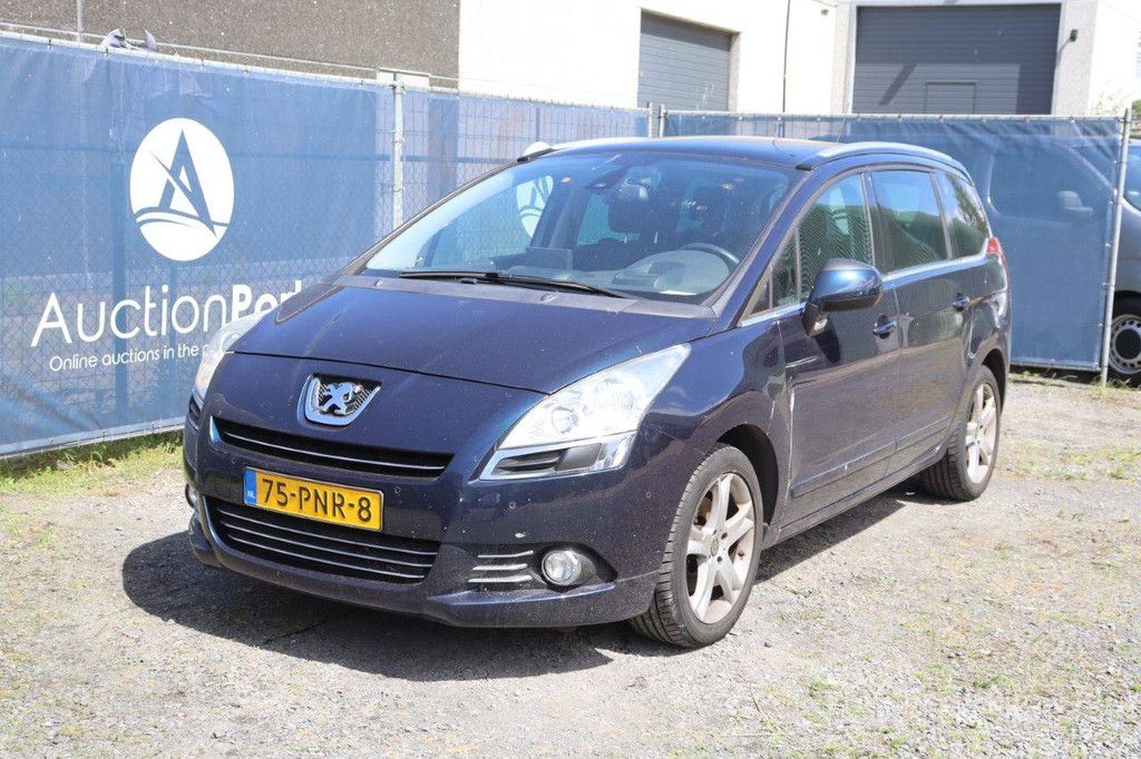 Peugeot 5008 Kombi, Benzin, 157 PS, Baujahr 2011