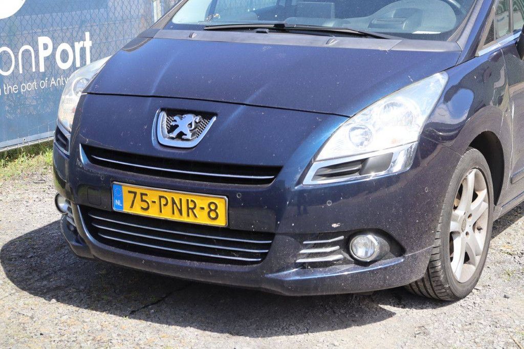 Peugeot 5008 Kombi, Benzin, 157 PS, Baujahr 2011