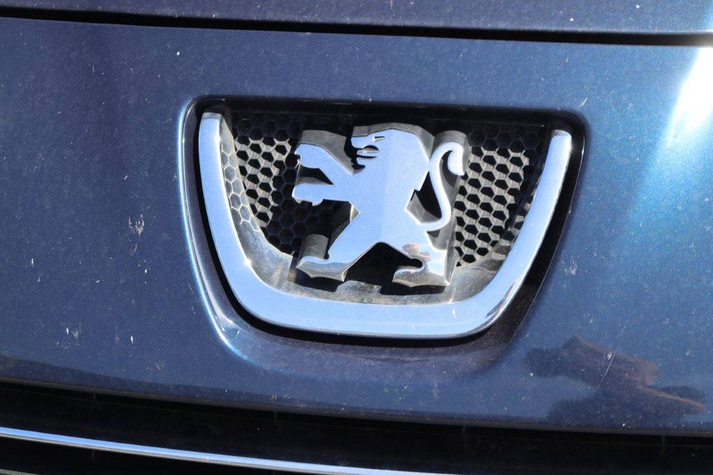 Peugeot 5008 Kombi, Benzin, 157 PS, Baujahr 2011
