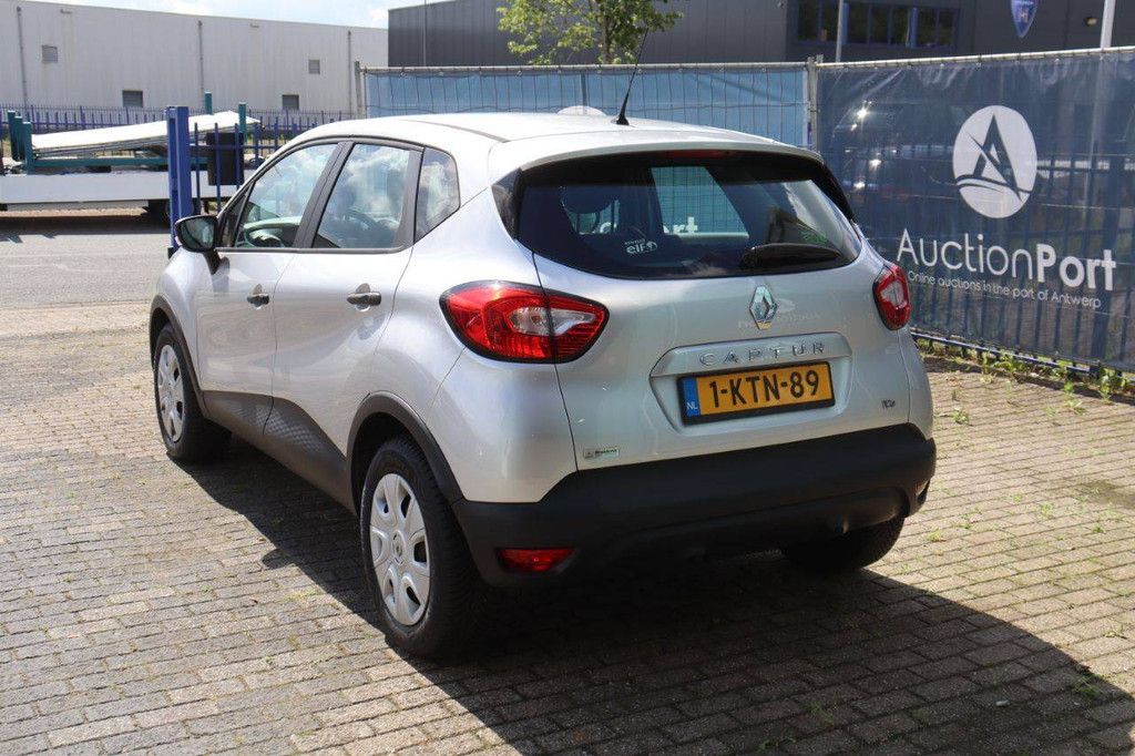 Renault Captur Benziner 90 PS Pkw 2013