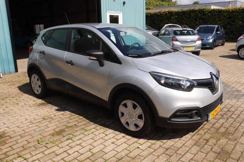 Renault Captur Benziner 90 PS Pkw 2013