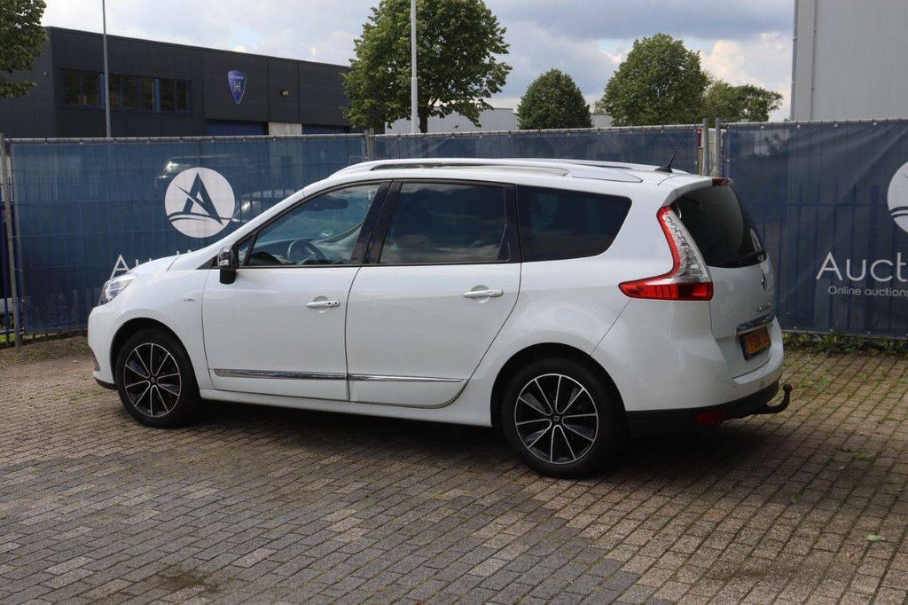 Renault Megane Scenic Kombi, Benzin, 132 PS, Baujahr 2014