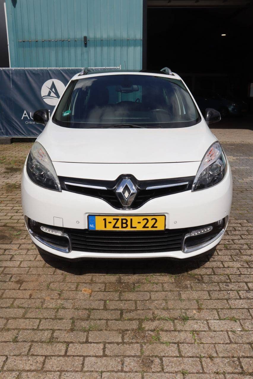 Renault Megane Scenic Kombi, Benzin, 132 PS, Baujahr 2014