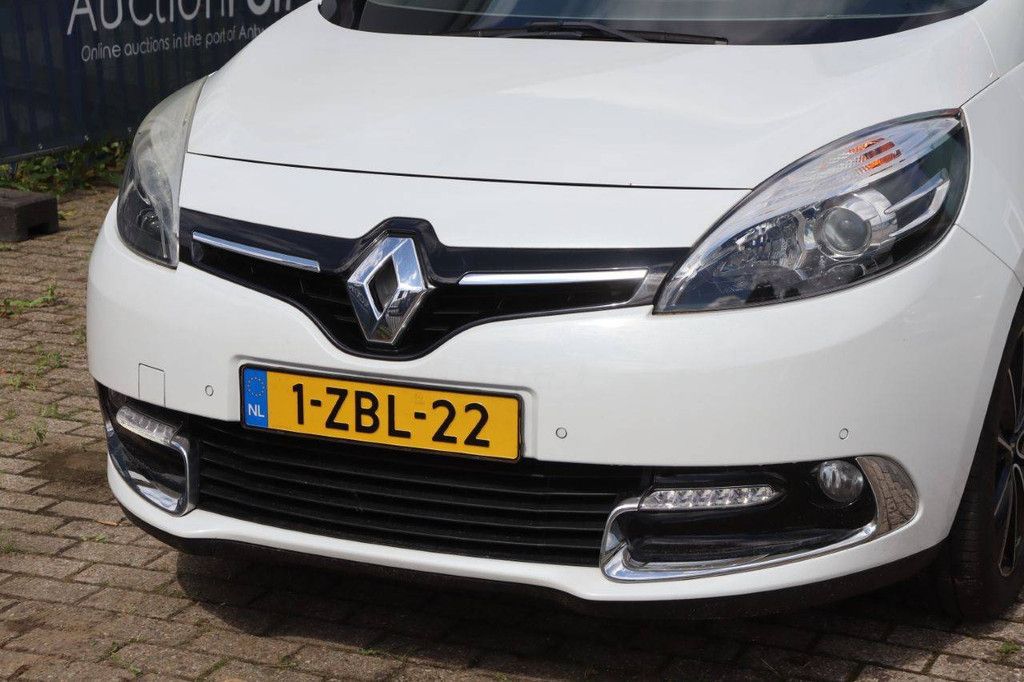 Renault Megane Scenic Kombi, Benzin, 132 PS, Baujahr 2014