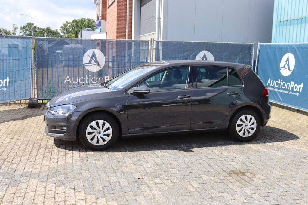 Pkw Volkswagen Golf Benzin 86 PS 2014