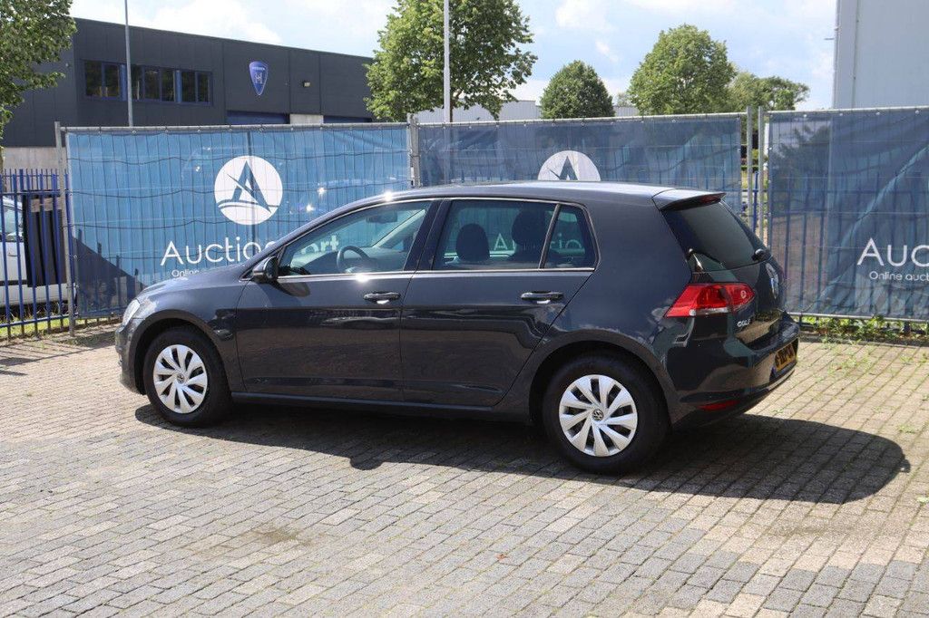 Pkw Volkswagen Golf Benzin 86 PS 2014