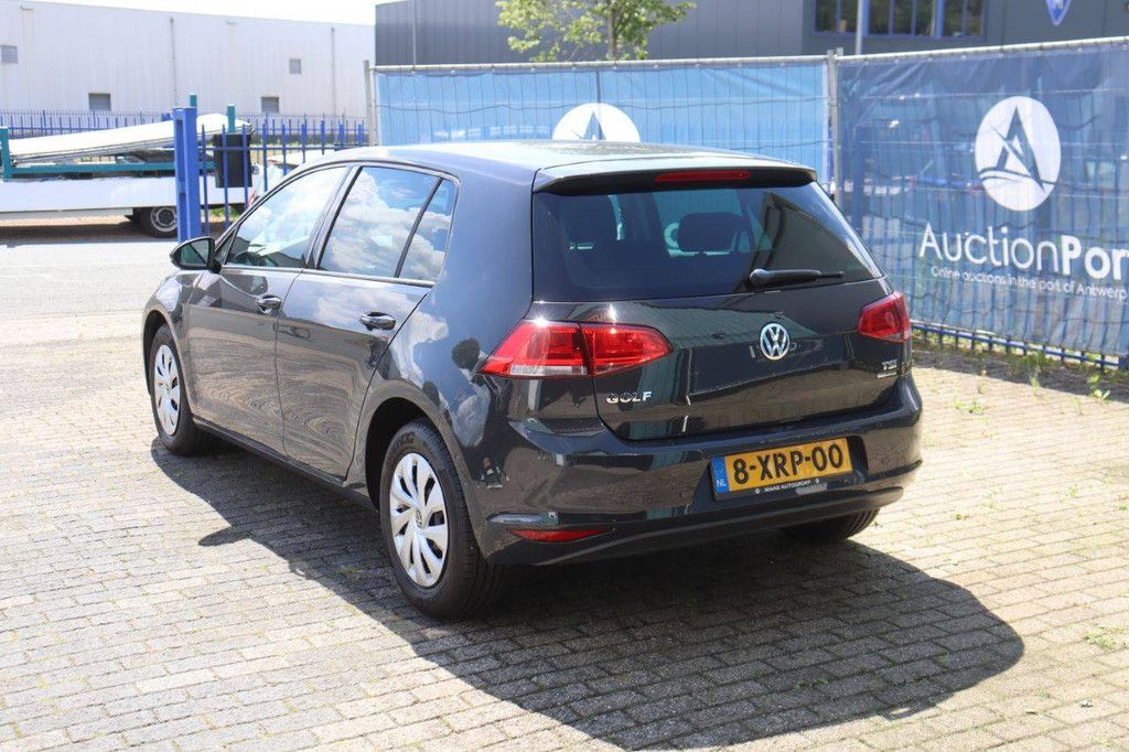Pkw Volkswagen Golf Benzin 86 PS 2014