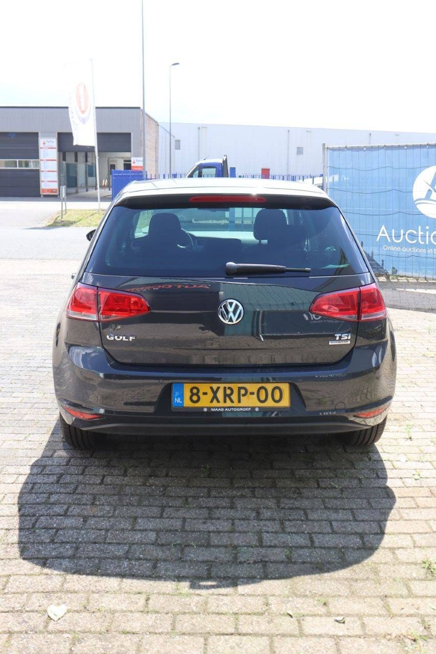 Pkw Volkswagen Golf Benzin 86 PS 2014