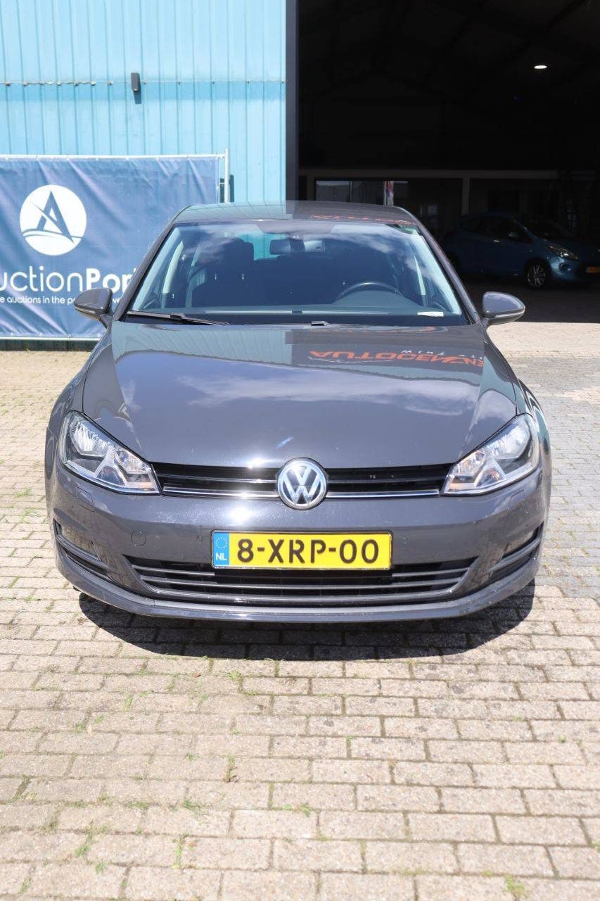Pkw Volkswagen Golf Benzin 86 PS 2014