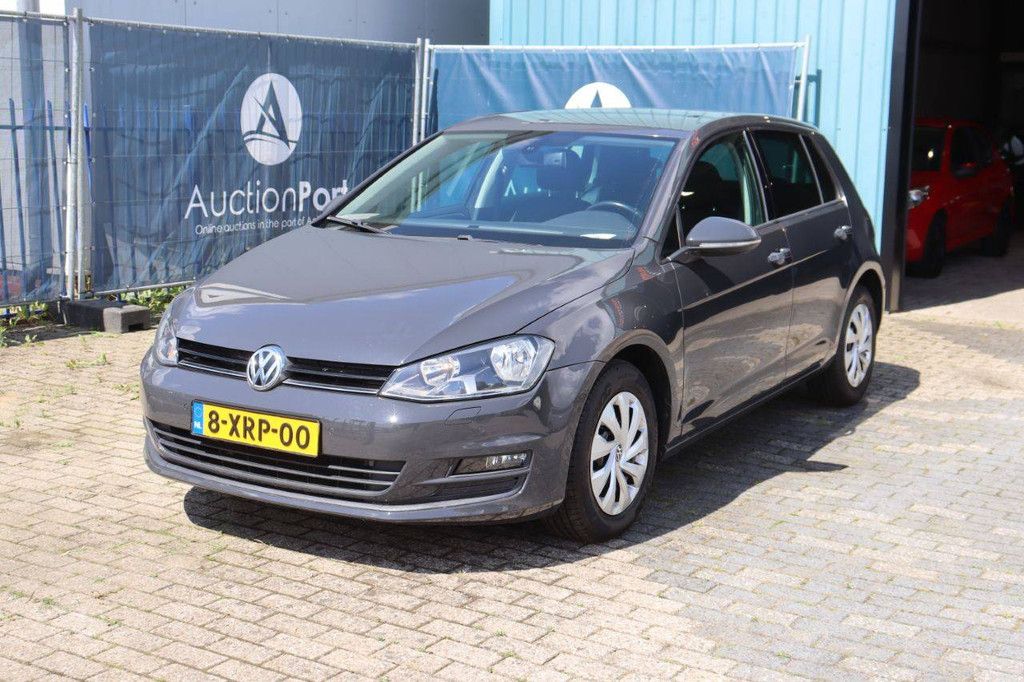 Pkw Volkswagen Golf Benzin 86 PS 2014