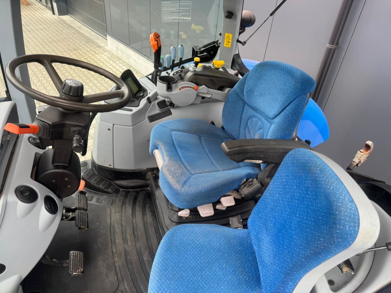 New Holland T6030 Range Command