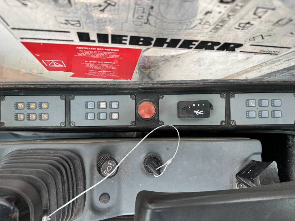 Liebherr R946LC - Hammer Lines / Quick Coupler