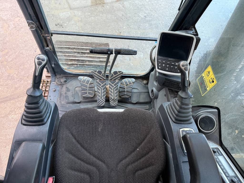 Hyundai HX300LR - 18m Long Reach / Auto Greasing