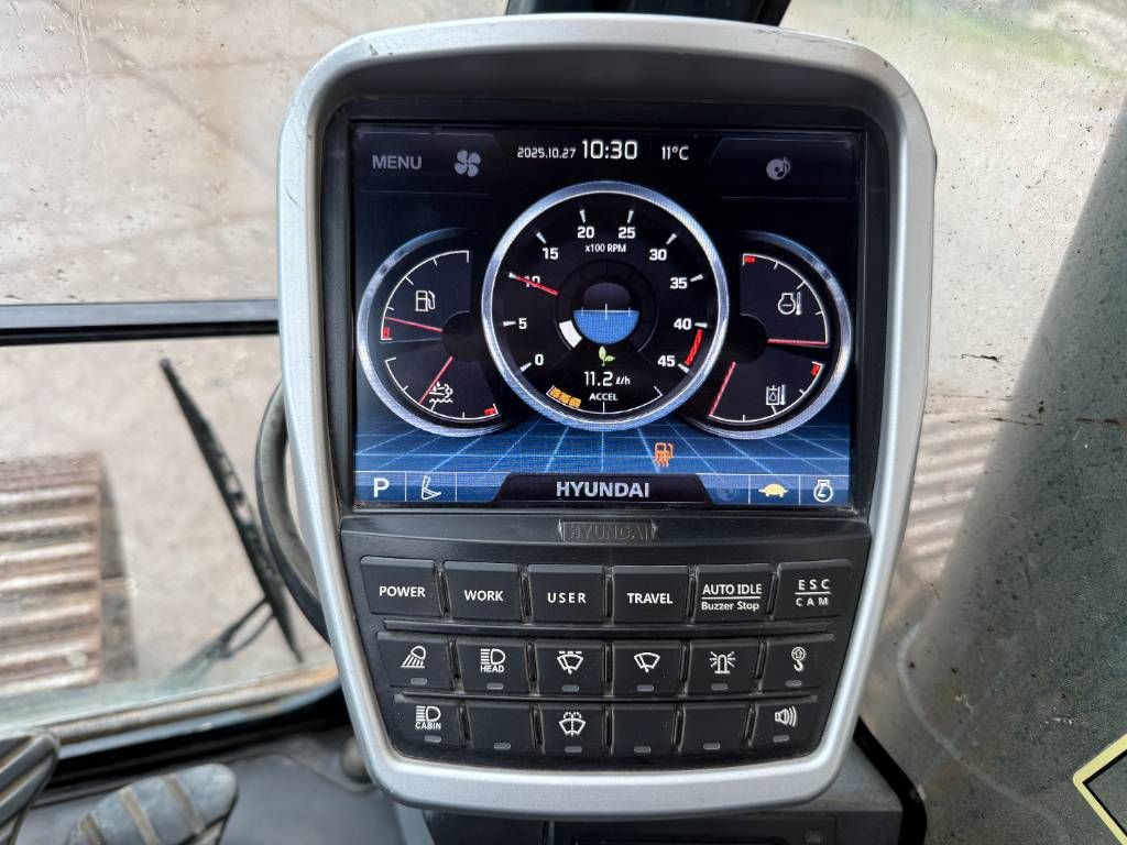 Hyundai HX300LR - 18m Long Reach / Auto Greasing