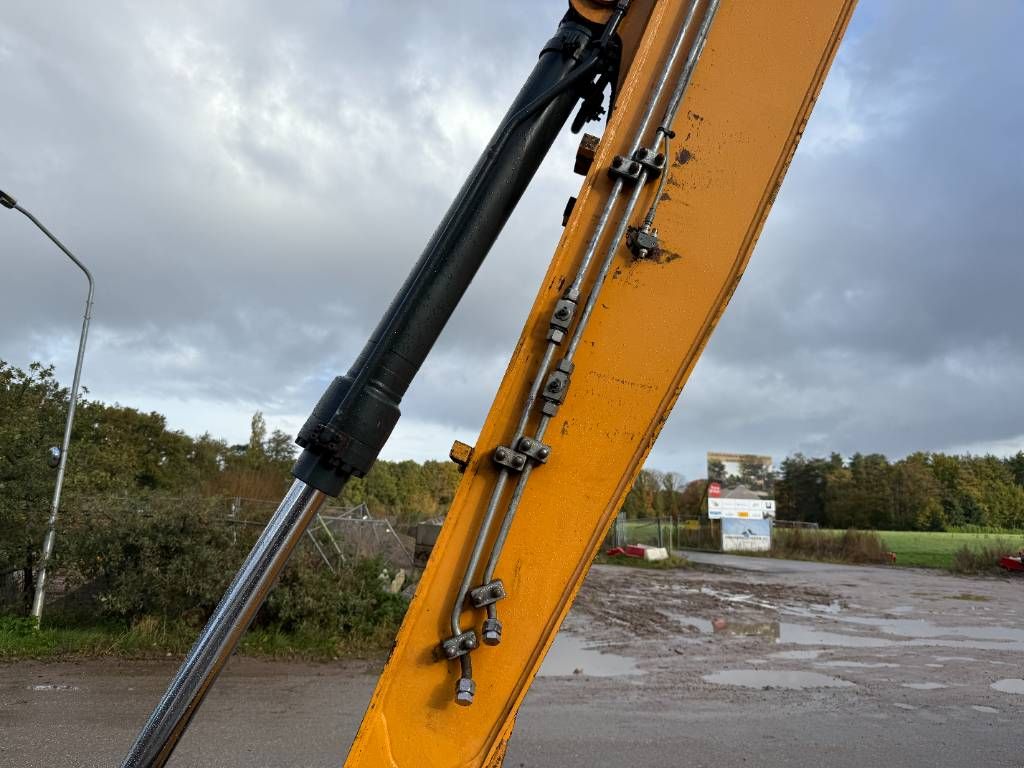 Hyundai HX300LR - 18m Long Reach / Auto Greasing