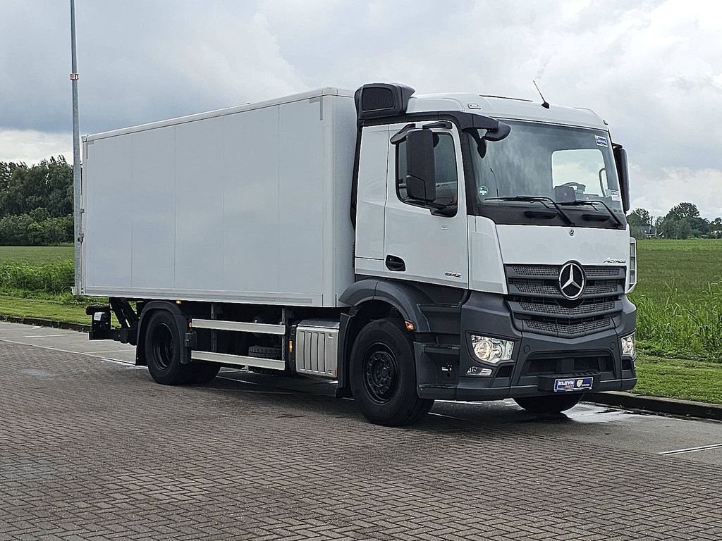 MERCEDES-BENZ ACTROS 1842 wb 460 box 611 cm