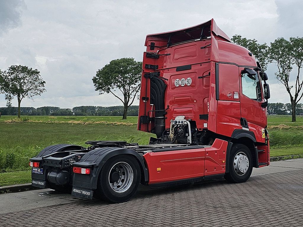 RENAULT T 520