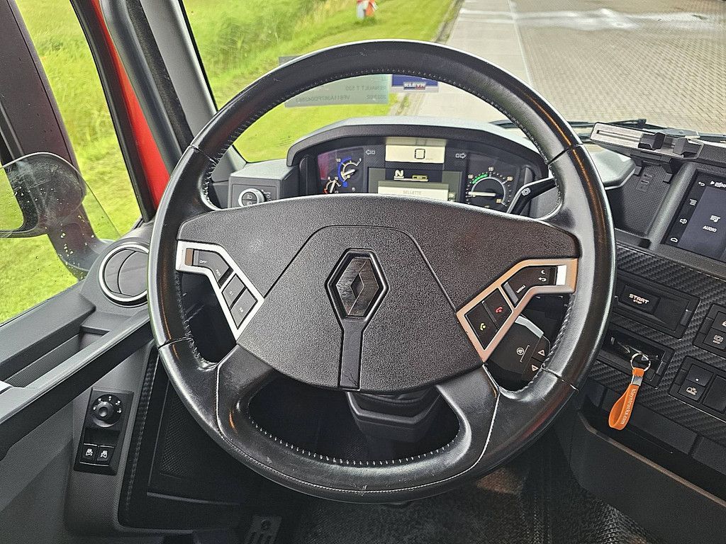 RENAULT T 520