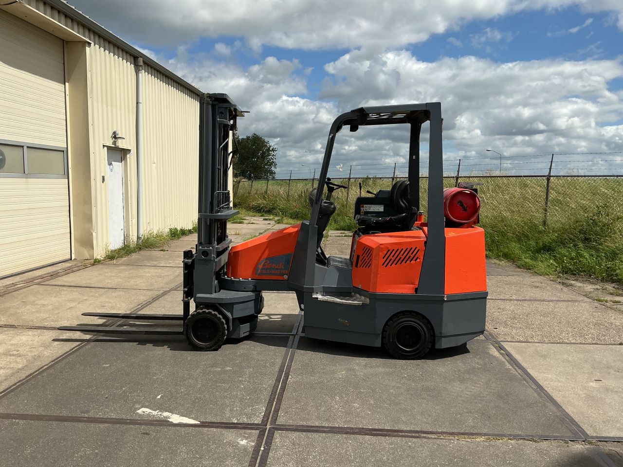 Bendi Aisle Master knikvorkheftruck LPG