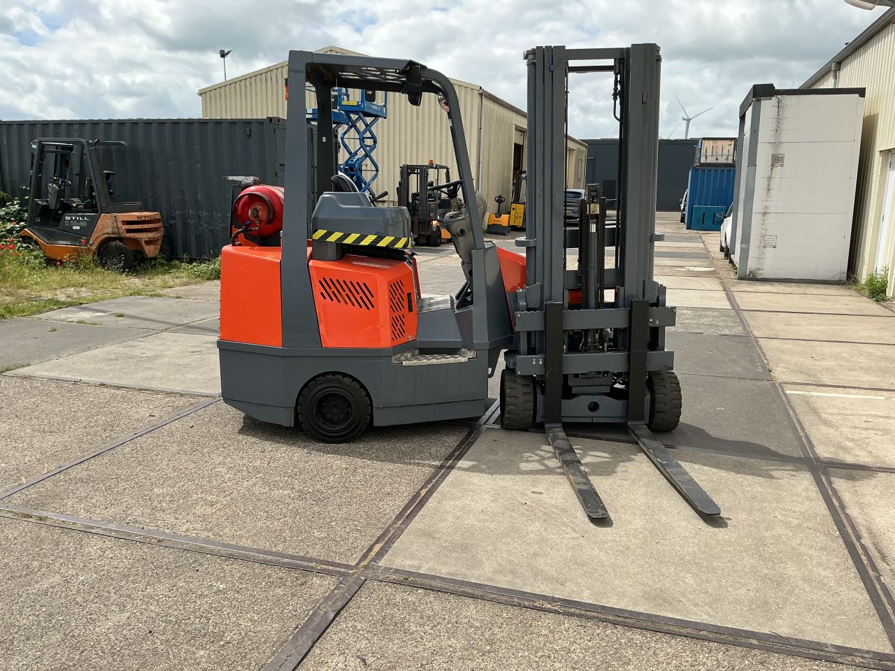 Bendi Aisle Master knikvorkheftruck LPG