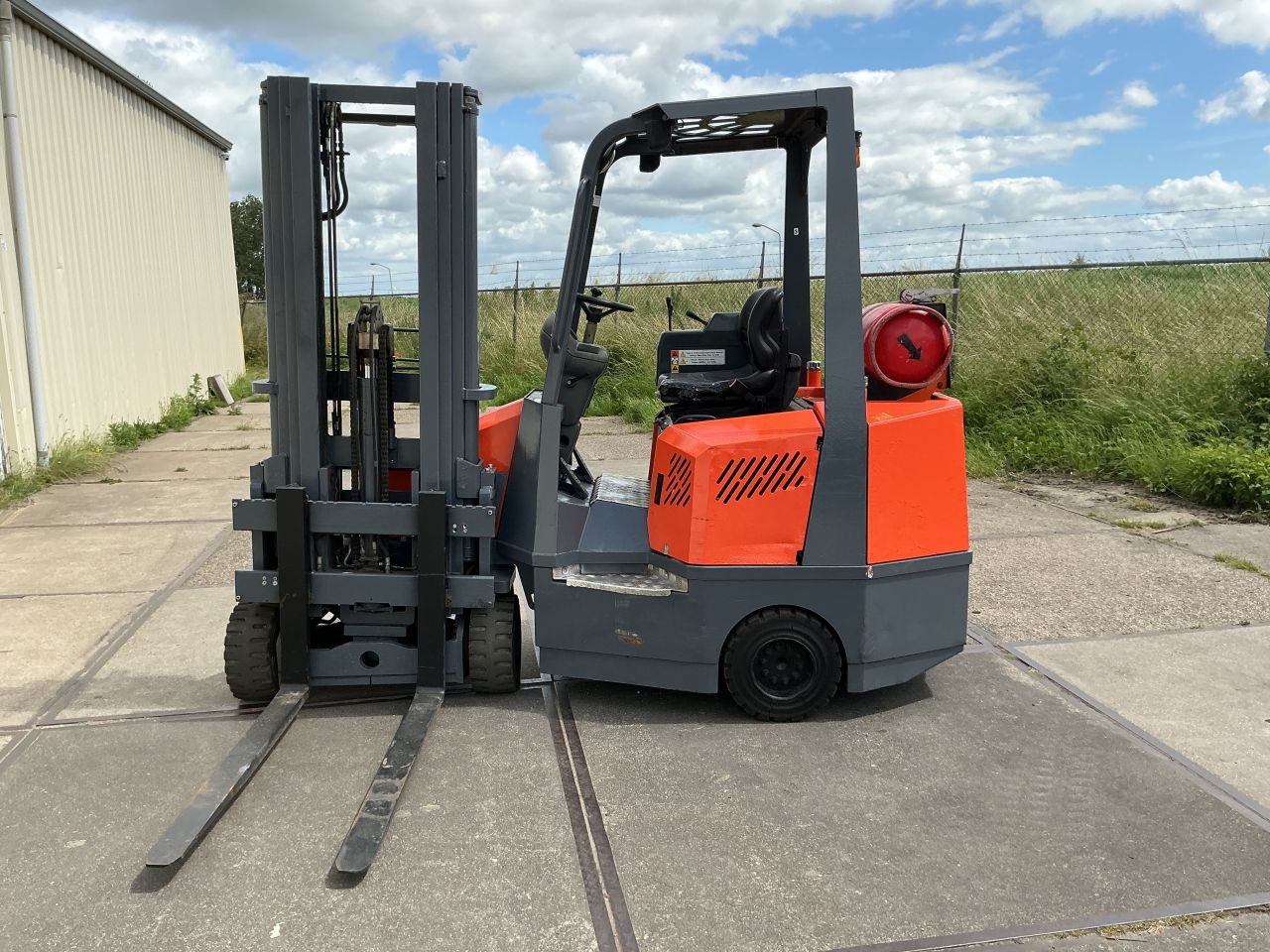Bendi Aisle Master knikvorkheftruck LPG