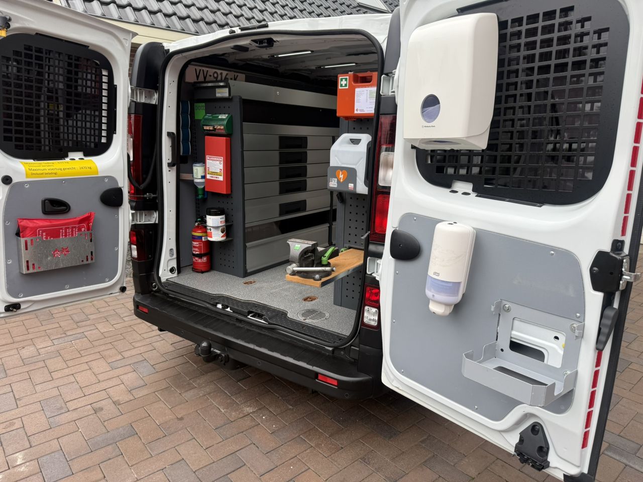 Renault Trafic service bus met Bott inrichting Victron 3000 Watt