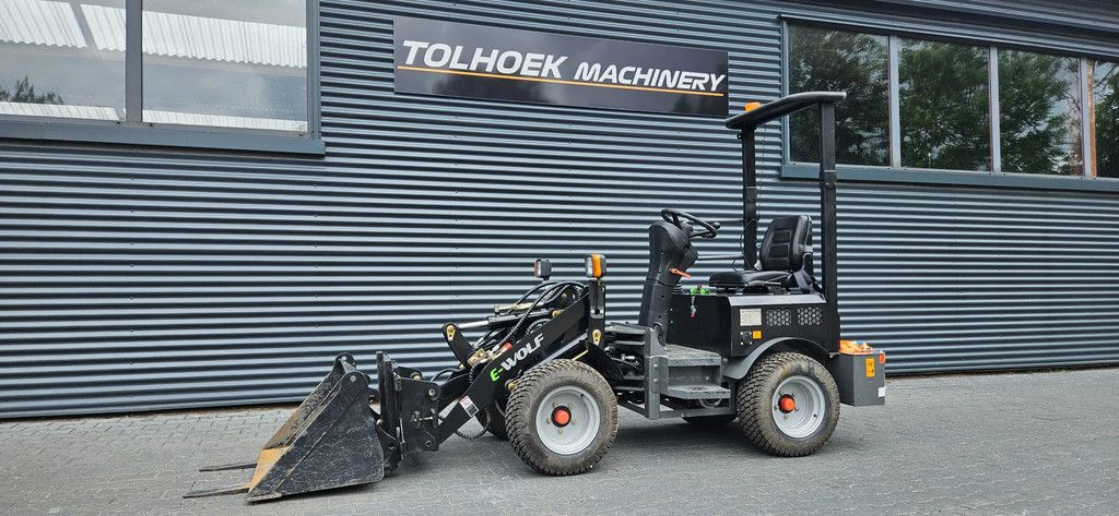 Wolf E 604 electric shovel