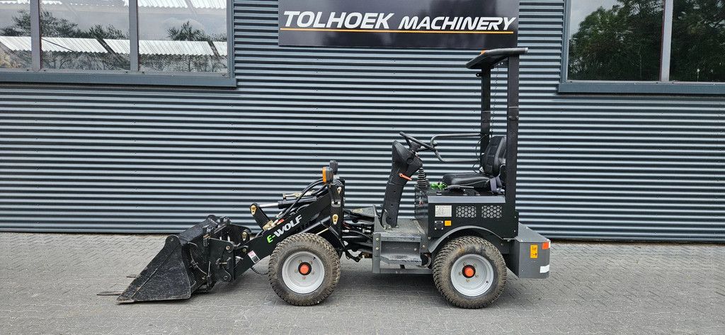Wolf E 604 electric shovel
