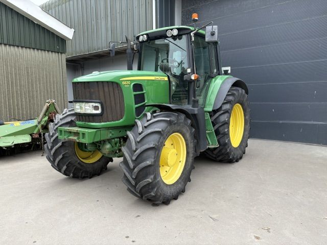 John deere 6830