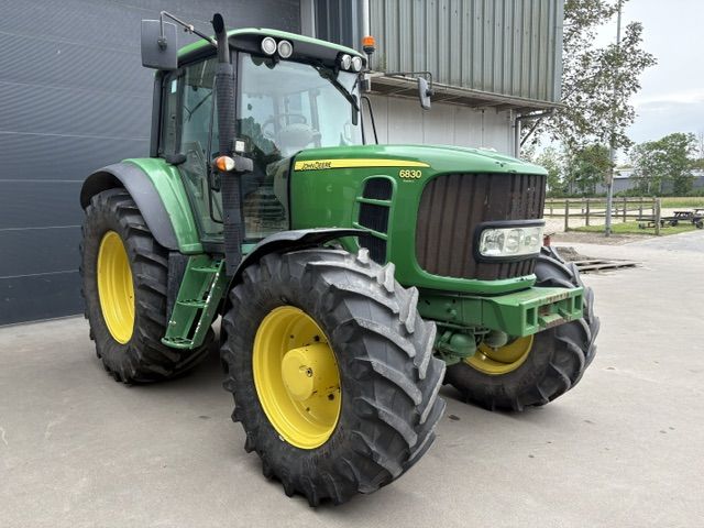 John deere 6830