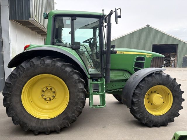 John deere 6830