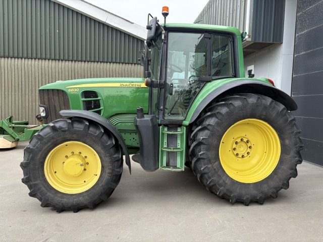 John deere 6830
