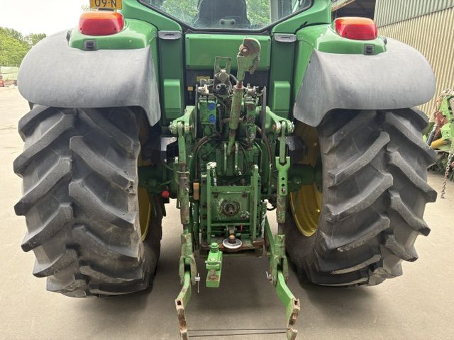 John deere 6830