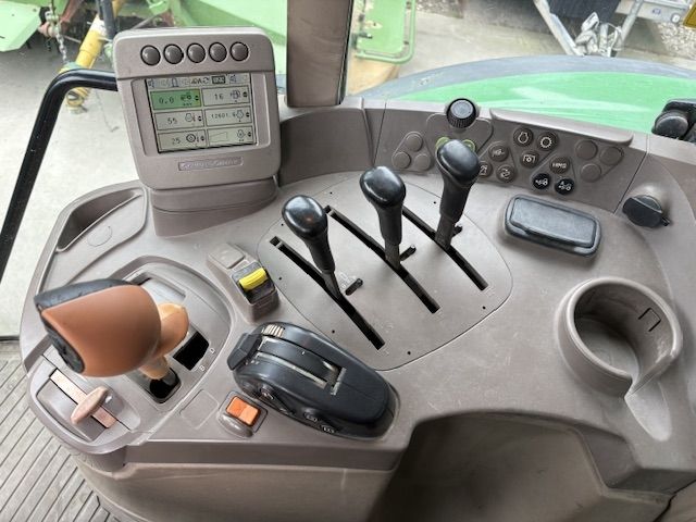 John deere 6830