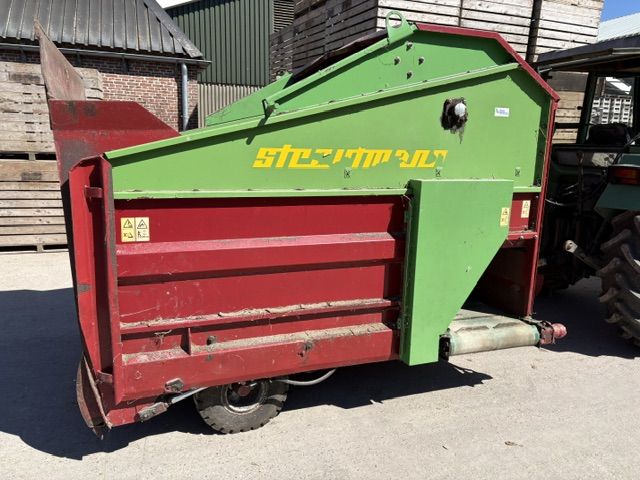 Strautmann blokkenwagen