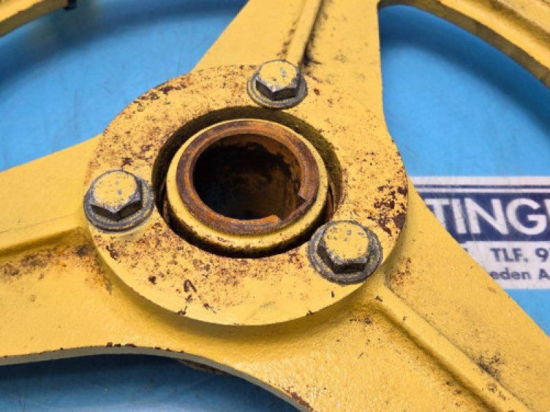 New Holland TX68