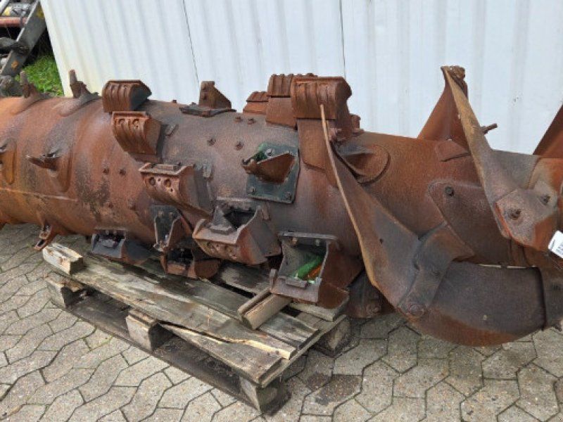 John Deere S690