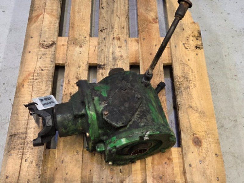 John Deere S690