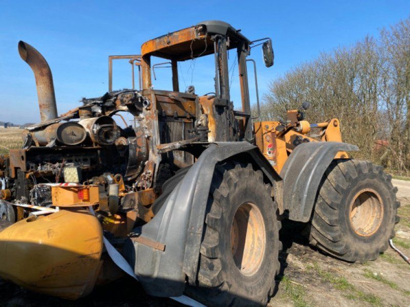 Case 821E