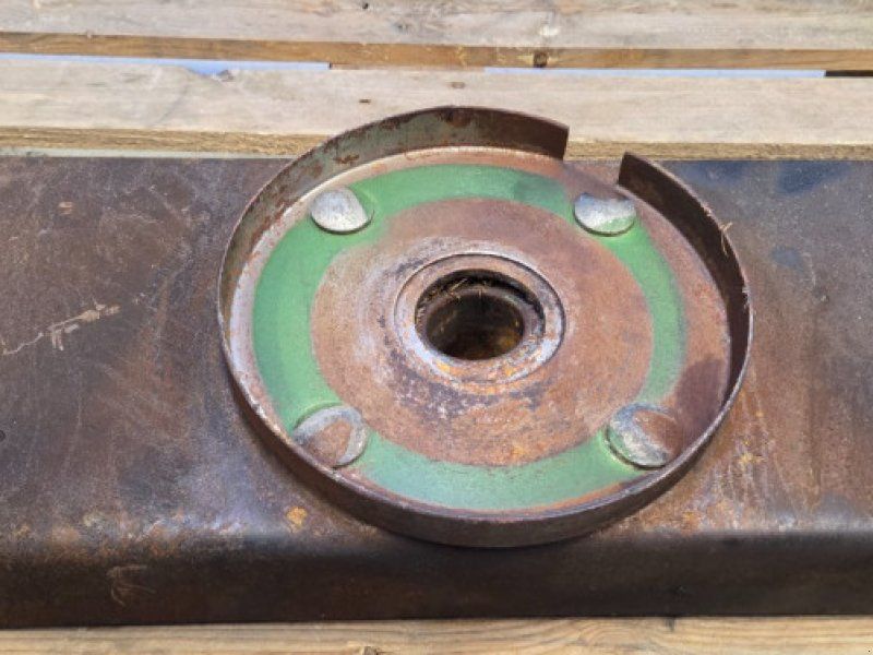 John Deere S690