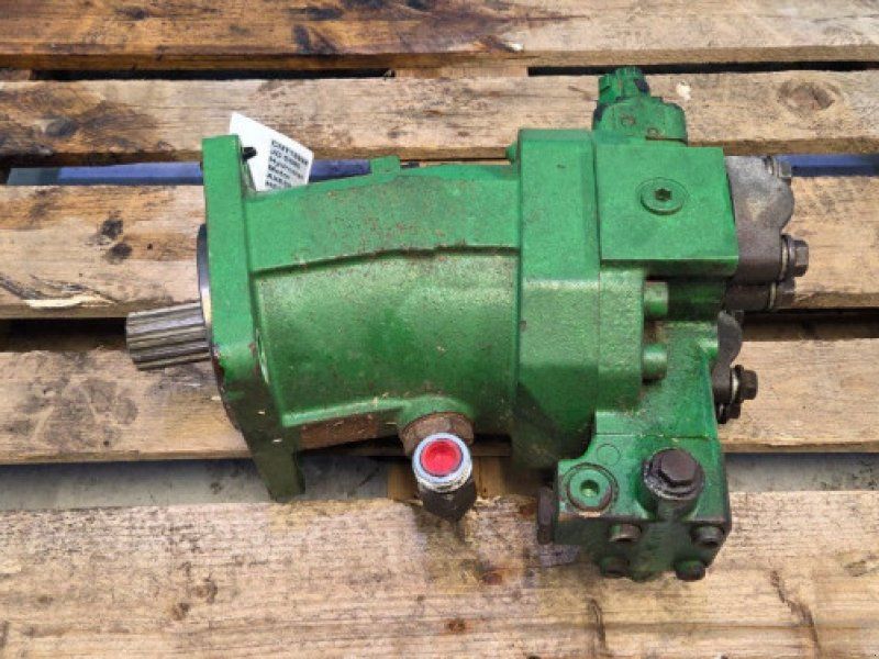 John Deere S690