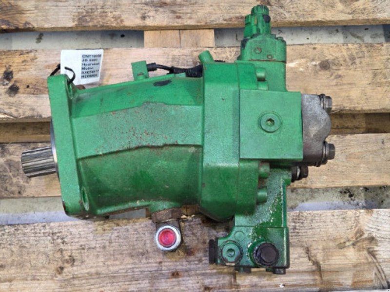 John Deere S690