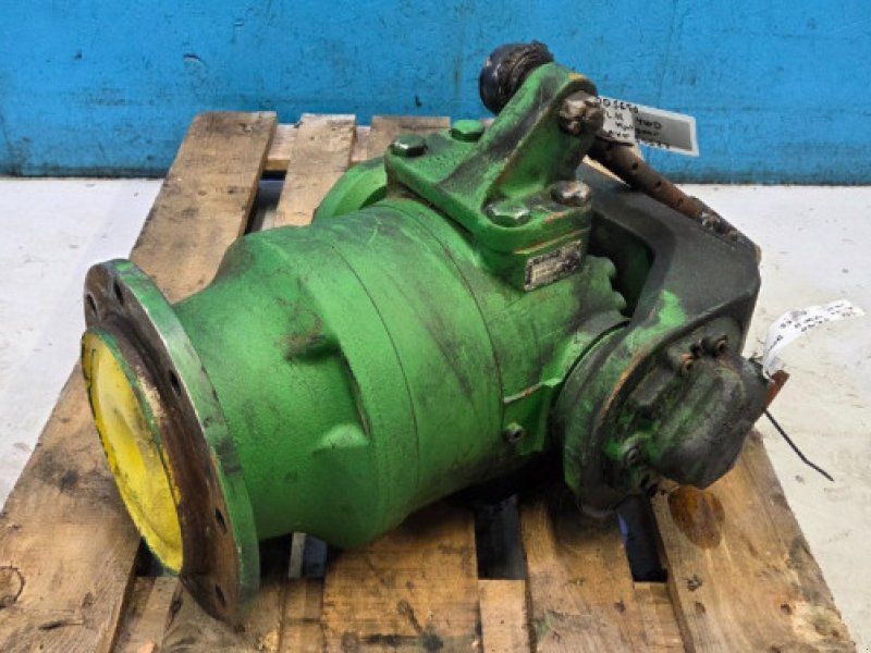 John Deere S690