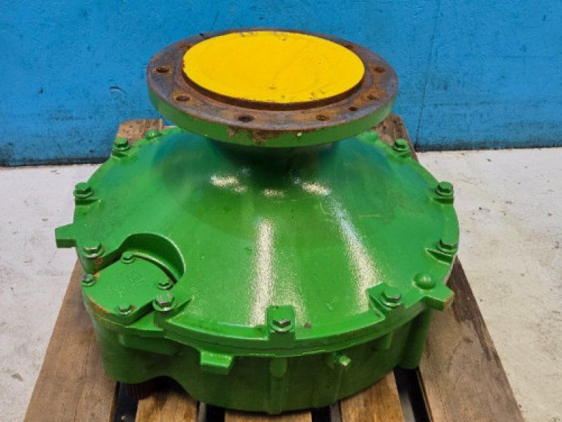 John Deere S690