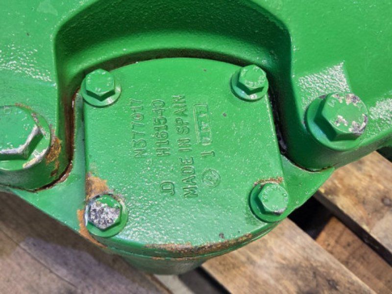 John Deere S690