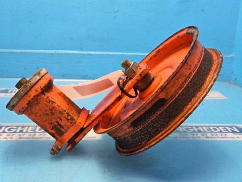 D8900
