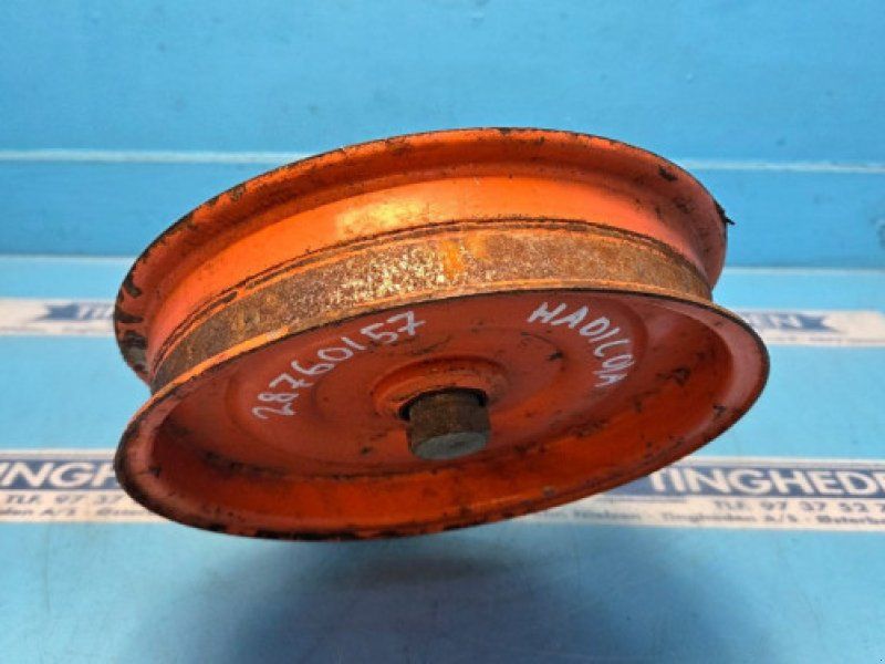 D8900