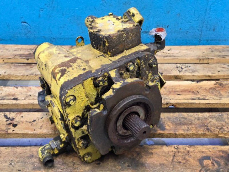 New Holland 8080